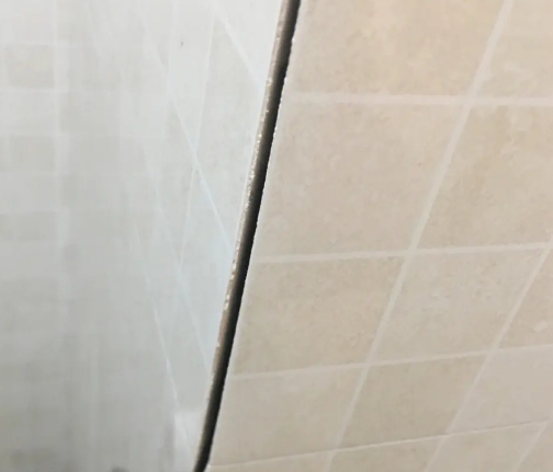 拉孜瓷砖空鼓维修公司分享阳台瓷砖脱落的修复过程可以分为以下几个步骤