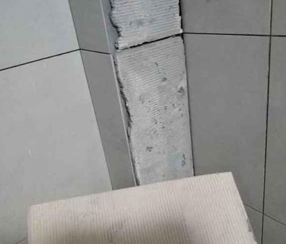 拉孜瓷砖空鼓维修公司分享下厨房瓷砖脱落的补救措施。